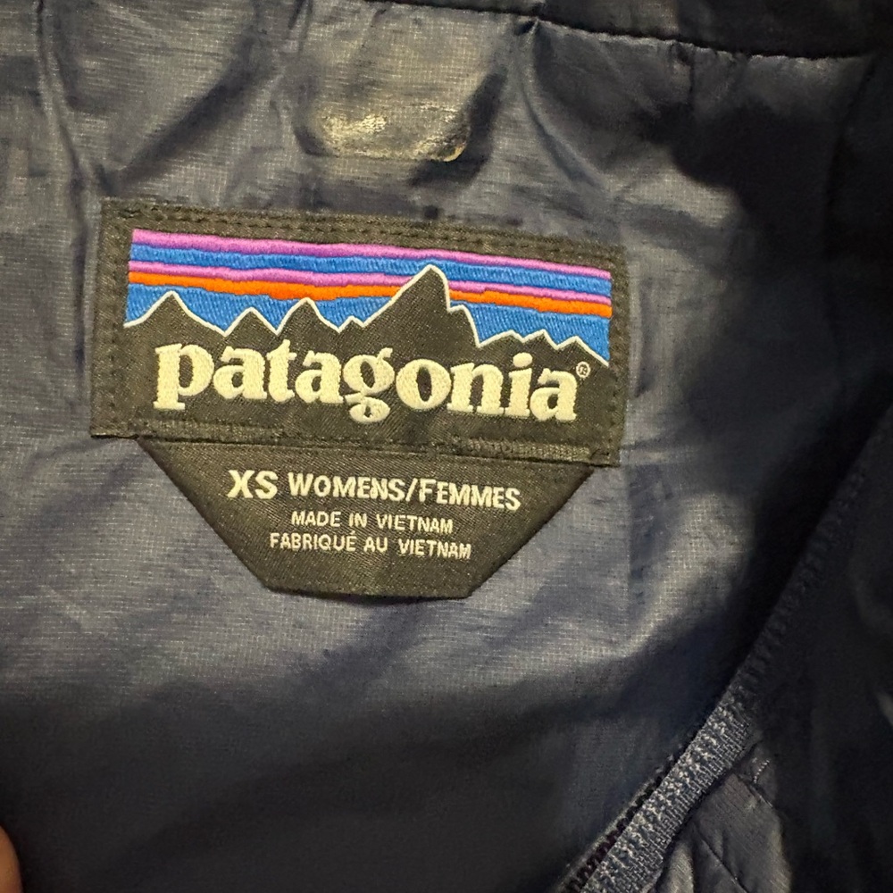 Patagonia Women's Quilted Puffer Jacket - Navy Blue - Picture 3 of 9